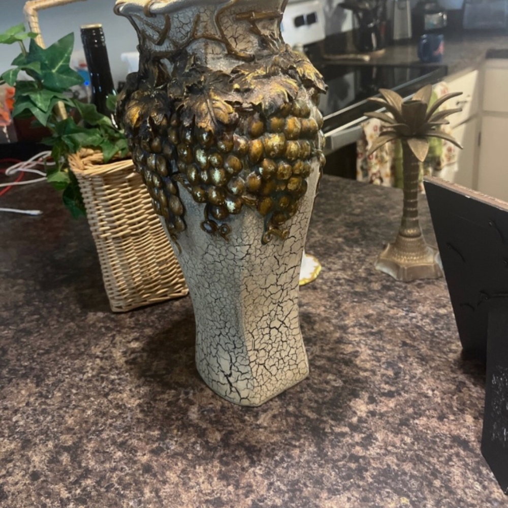 Decorative resin vase